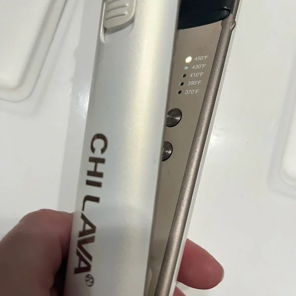 LAVA 4D Hairstyling Iron - White - Picture 2 of 8